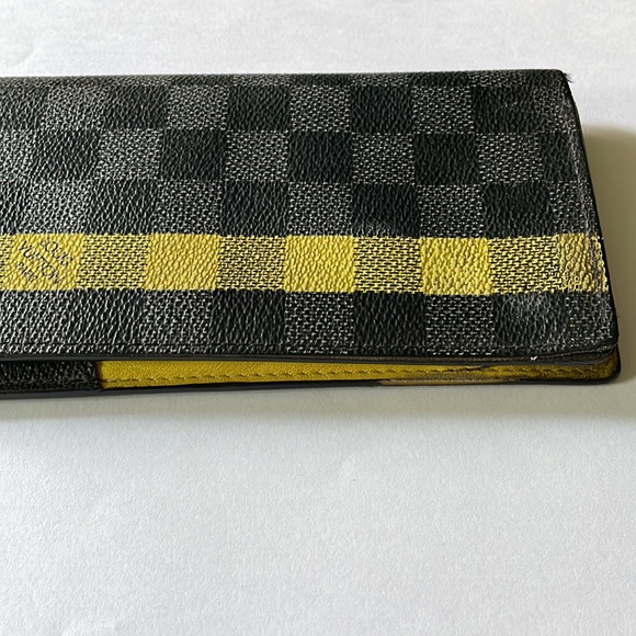 Louis Vuitton Brazza Damier Graphite Yellow Stripe Wallet- FLAWED GEM - Picture 6 of 13